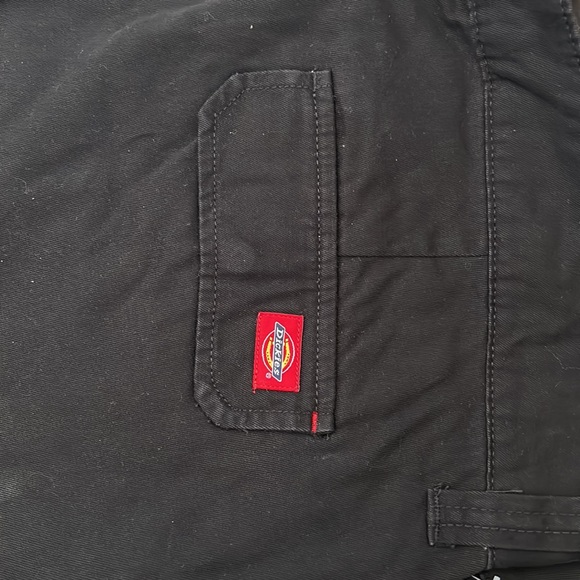 This is a dickies cargo pant 38 waist and it is black colour - Picture 3 of 4